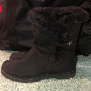 Black boots with button